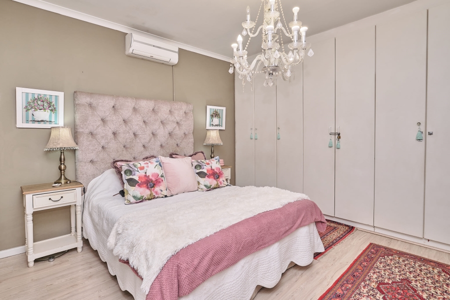 3 Bedroom Property for Sale in Uitzicht Western Cape